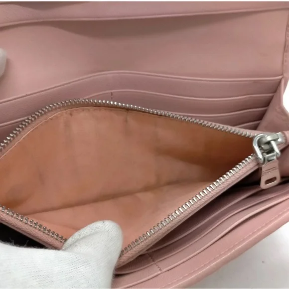 Miu Miu Pink Quilted Clutch with Silver Hardware - Picture 6 of 8